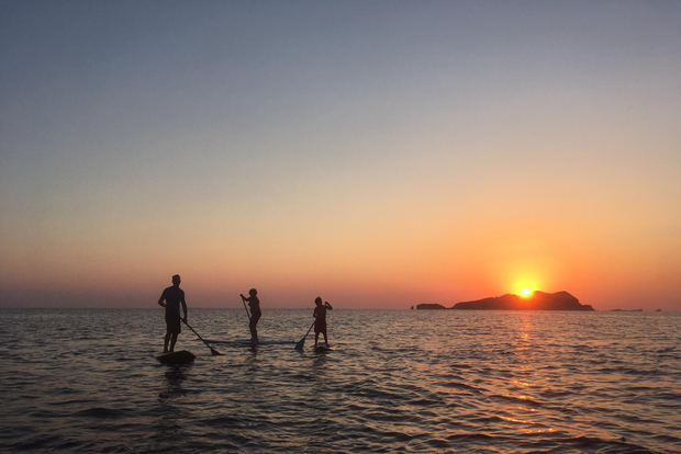 Expérience au coucher du soleil : paddle surf, grottes, plongée en apnée.
