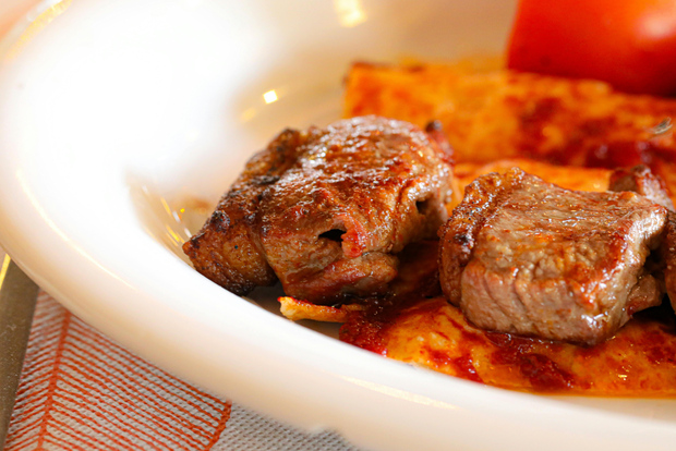 Degustazione di 4 vini e cena di 3 portate, incluso sommelier certificato