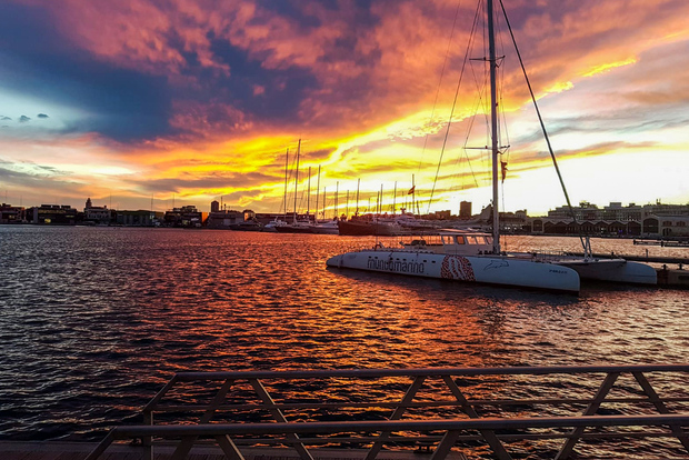 Valência: cruzeiro de catamarã com opção de pôr do sol e DJ