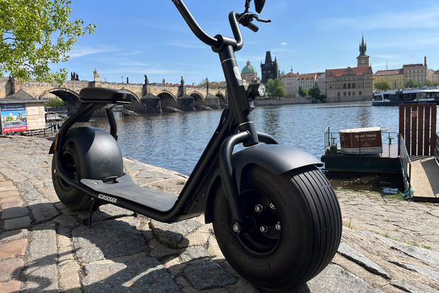Prag: 3-timmars Fat Tire E-Scooter-tur