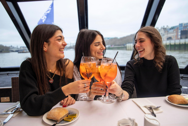 伦敦泰晤士河游船午餐