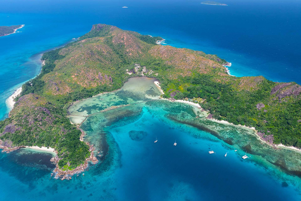 塞舌尔：圣皮埃尔和库里尔双体船之旅（含午餐）