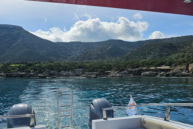 Desde Latsi Excursión de un día en yate privado a la Laguna Azul con bebidas