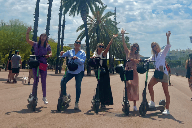 Barcelone : Visite privée en E-bike ou E-Scooter