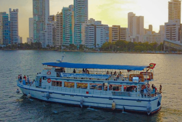 Cartagena de Indias: Solnedgångskryssning med öppen bar och dansuppvisning