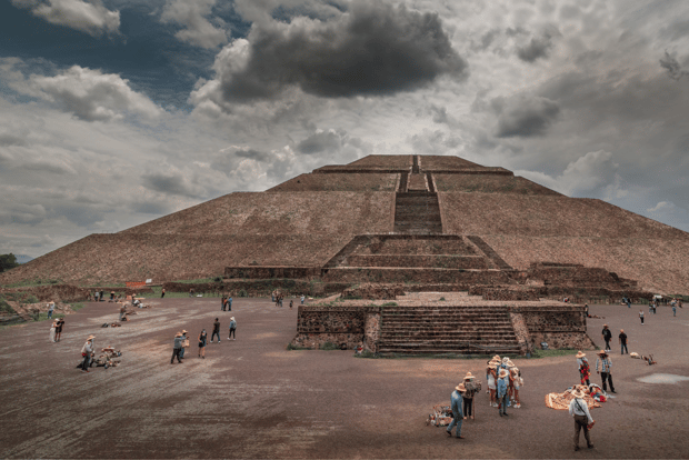 2-Day Teotihuacan, Guadalupe, Xochimilco & Frida Kahlo