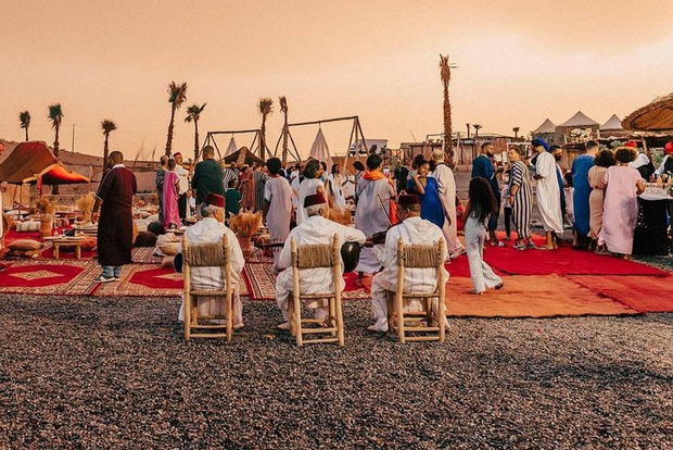 马拉喀什阿加菲沙漠晚餐秀与日落骑骆驼之旅