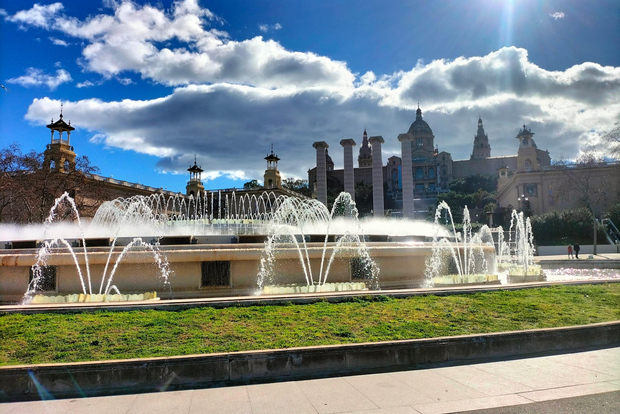 Montjuïc Hill Guided Tour with Cable Car Ride