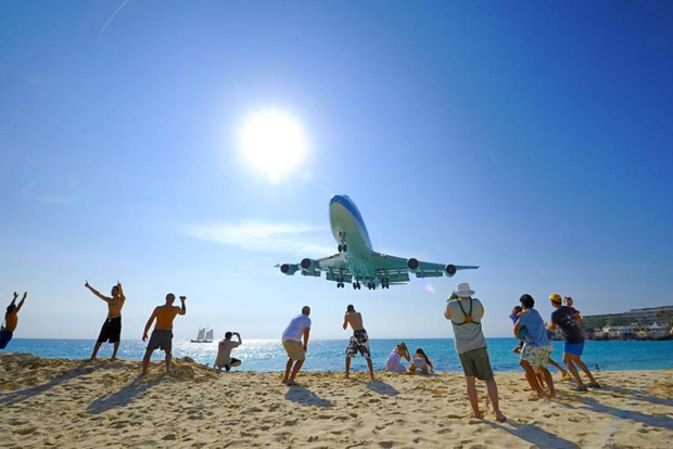 Philipsburg: Avvistamento estremo degli aerei a Maho Beach