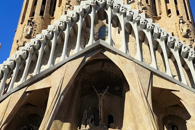 Barcellona: tour a piedi di 3 ore alla scoperta del meglio della città e sorpresa