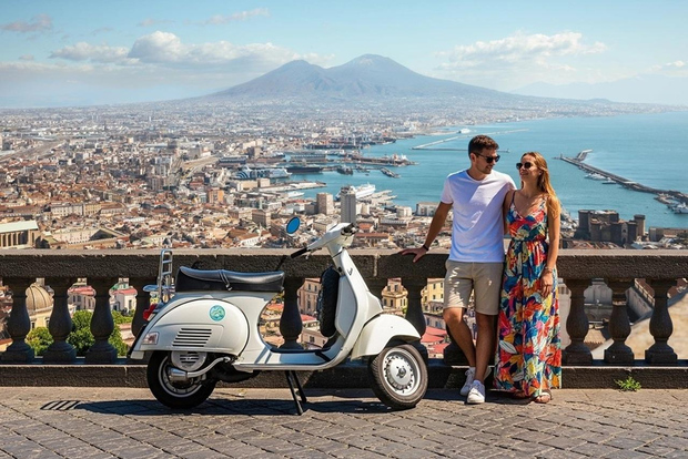 乘坐老式 Vespa 私人游览那不勒斯全景