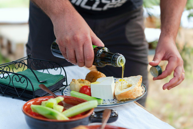 Nuoro: Visit an oil mill with oil tasting