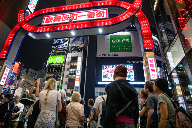 Tokyo: Tour guidato a piedi del distretto di Shinjuku di notte