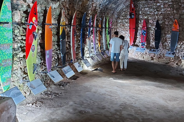 Tour privato a Nazaré e Alcobaça, onde giganti e monastero