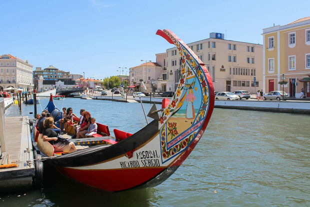 Aveiro: paseo en barco moliceiro tradicional