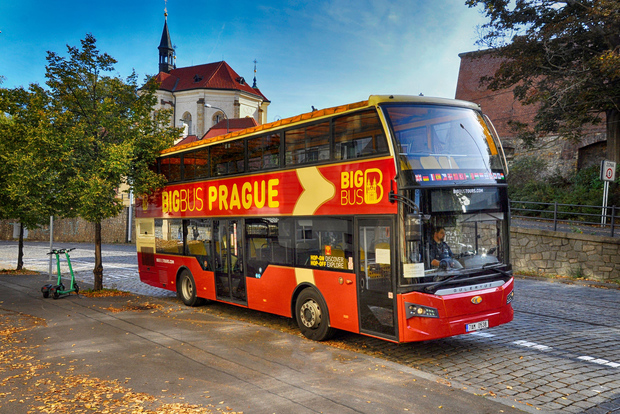 Praga: tour Big Bus Hop-on Hop-off e crociera sul fiume Moldava