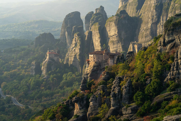 Da Atene: gita di 1 giorno in treno alle grotte e ai monasteri di Meteora