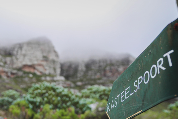 Tafelberg: Kasteelspoort zur oberen Seilbahnstation.