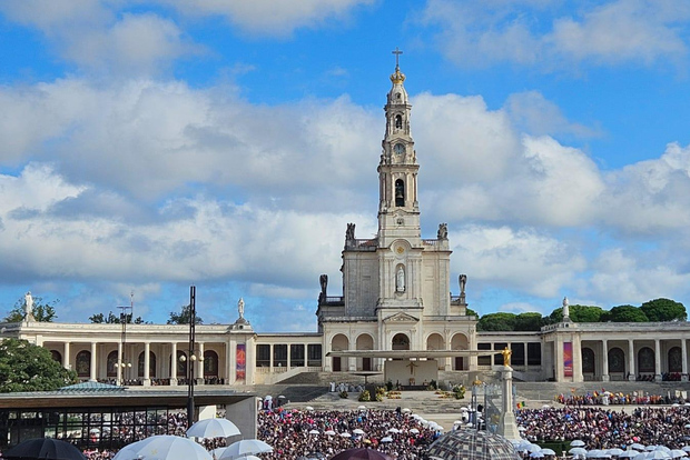 Da Lisbona: Santuario di Fátima e la Città dei Pastorelli