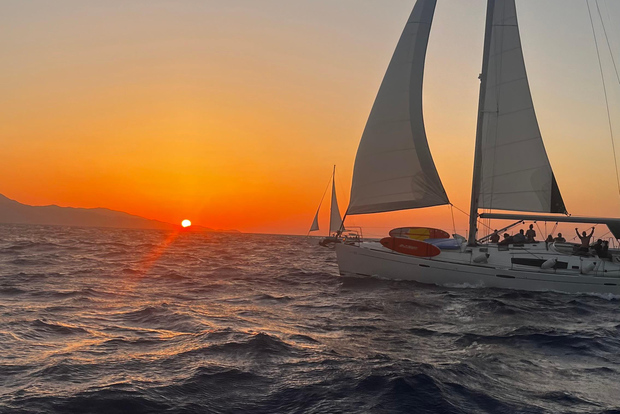 Héraklion : Croisière au coucher du soleil sur l'île de Dia avec plongée en apnée