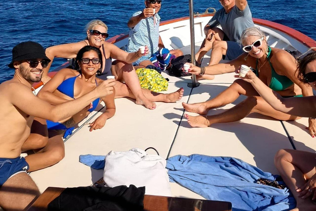 卡普里：含游泳、柠檬利口酒及小食的观光游船之旅