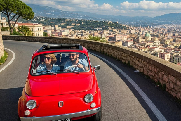 那不勒斯乘坐老式菲亚特 500 或 600 私人全景游
