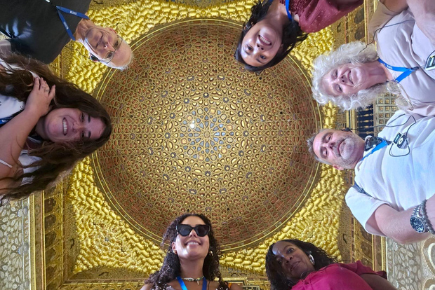 Siviglia: tour con accesso prioritario all'Alcázar, alla cattedrale e alla Giralda