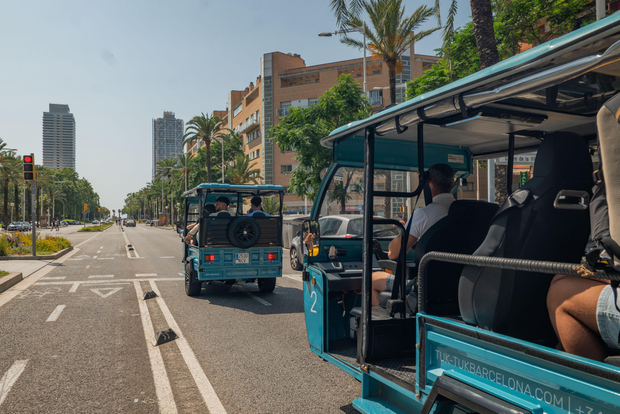 Barcelona: tour privado en tuk-tuk por los lugares más destacados de la ciudad