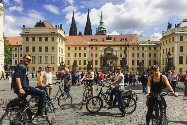 Excepcional tour privado en bicicleta por Praga