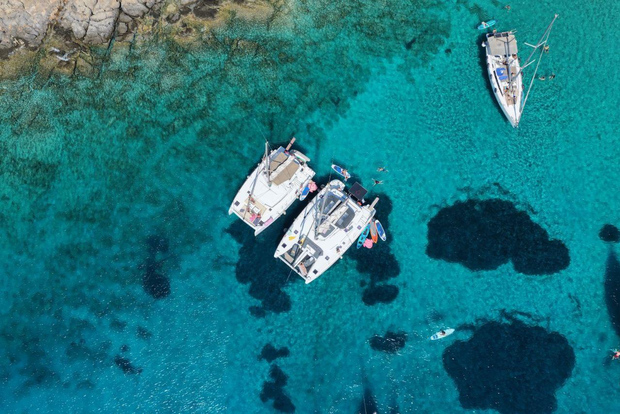 Desde Heraclión: crucero en catamarán a Dia con cena y recogida