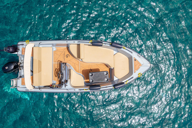 Santorini: License-Free Motor Boat Rental -Full or Half Day