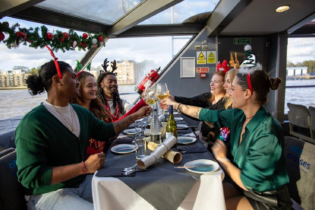 Londra: Crociera con pranzo per le feste di Natale