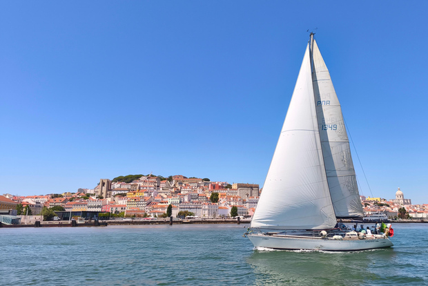 Cascais: Lisbon Morning Breeze Sailing Tour, Thursday