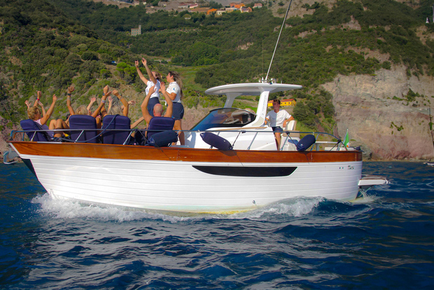 Von La Spezia aus: Cinque Terre Bootsfahrt mit Verkostung
