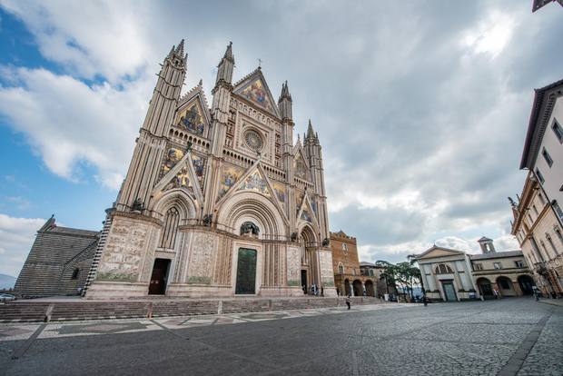 Recorrido a pie por Orvieto con entradas al Duomo