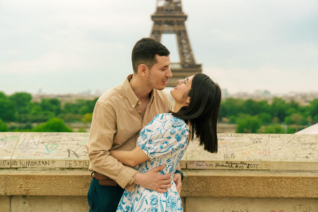 Parigi: servizio fotografico vintage alla Torre Eiffel