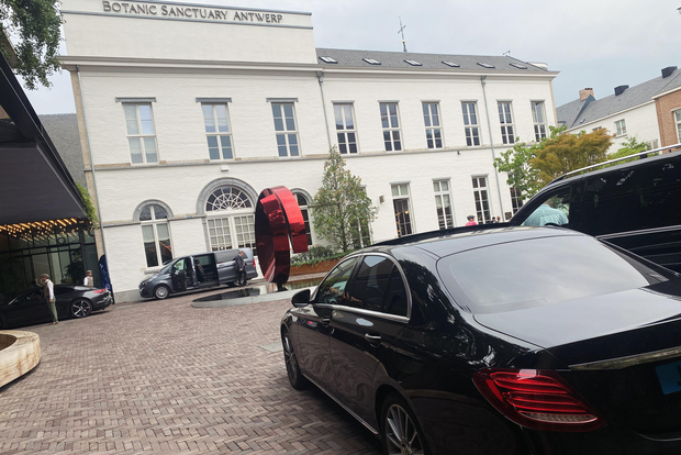 Amsterdam: Schiphol Airport Private Transfer