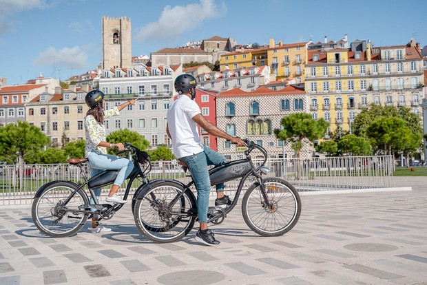 Lisbona: Tour delle colline, dell'Alfama e della Mouraria in bicicletta elettrica