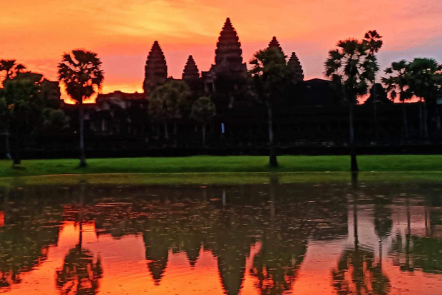 Siem Reap: tour guidato di Angkor Wat all'alba o al tramonto
