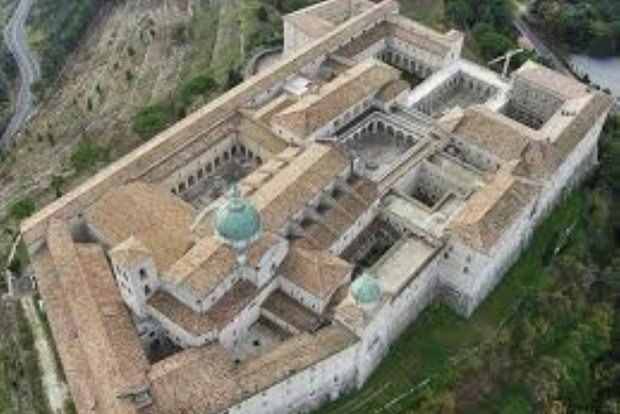 Tur till det kungliga slottet i Caserta och Monte Cassino: med guide och biljetter inkluderade