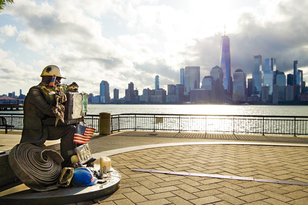 Tour a piedi del World Trade Center dell'11 settembre con biglietti per i musei